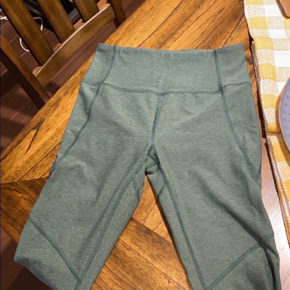 Green 7/8 length Outdoor Voices legging